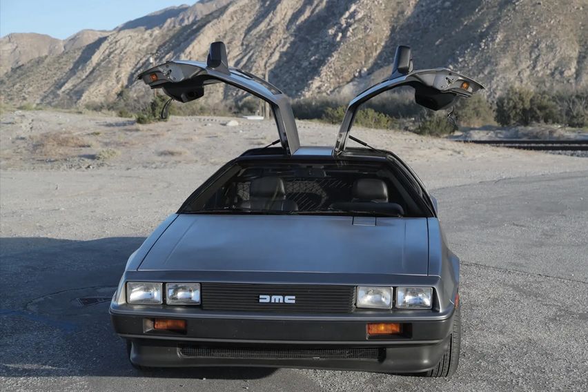 DeLorean DMC-12 front