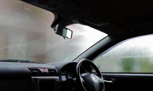 Peran Kaca Film untuk Keamanan Berkendara di Musim Hujan
