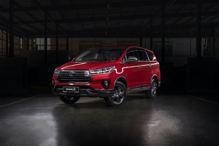 2021 Toyota Innova front