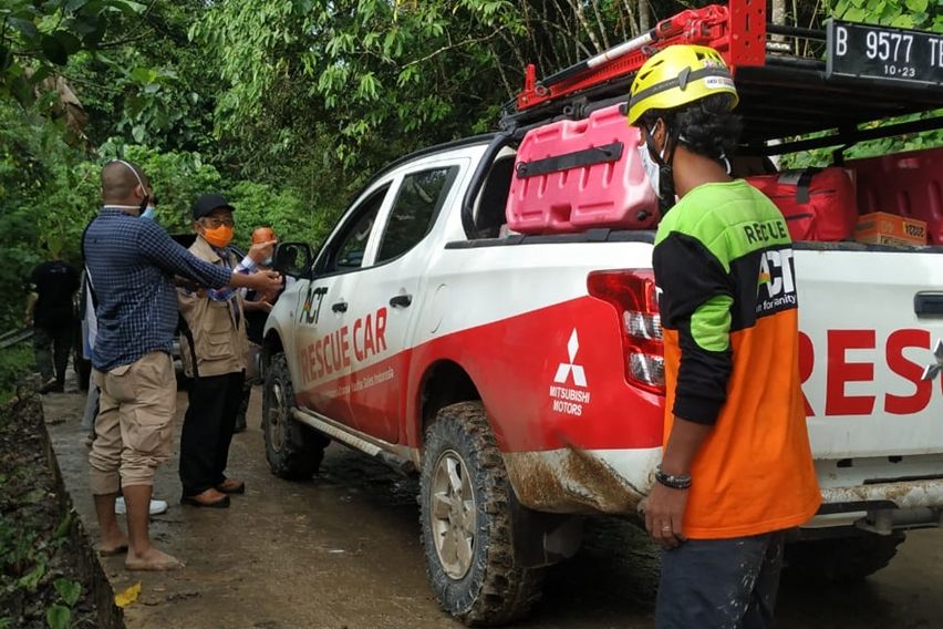 Outlander PHEV & Triton Rescue Car