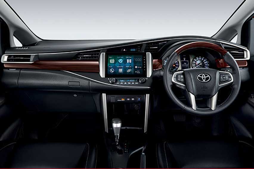 2021 Toyota Innova cabin