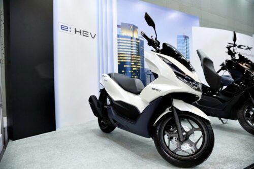 Lagi Musim Skutik Hybrid, Siapkan Dana Segini Buat Kredit Honda PCX e:HEV