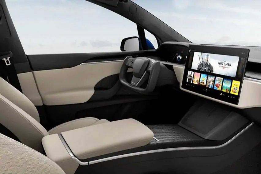 Tesla’s U-shaped steering wheel is legal in the UK, confirms DFT 