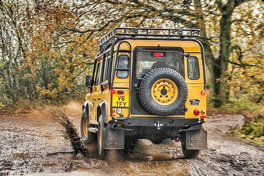 Land Rover Defender Trophy rear