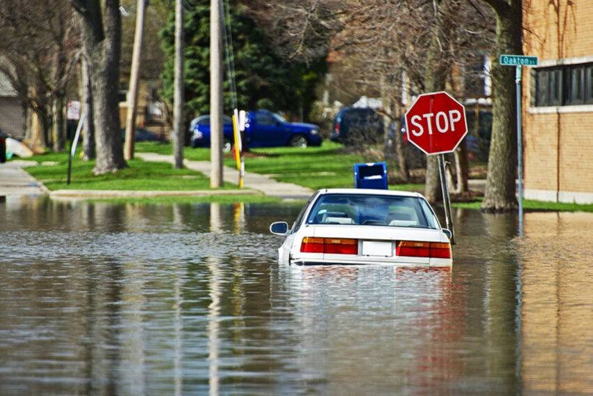 Mobil Terendam Banjir, Lakukan 6 Hal Ini Agar Klaim Asuransi Tetap Diterima