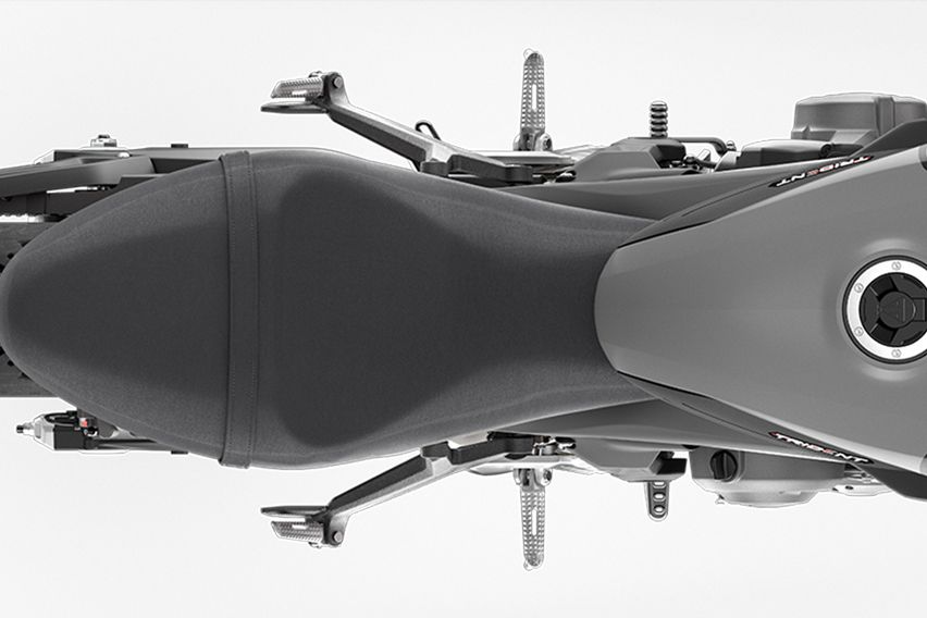 2021 Trident 660 seat