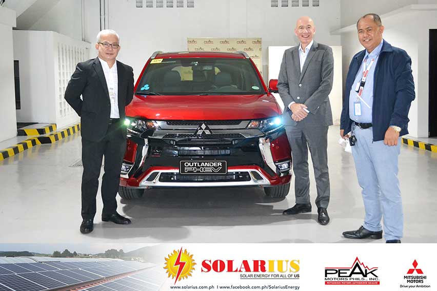 Solar energy will recharge this Mitsubishi Outlander PHEV