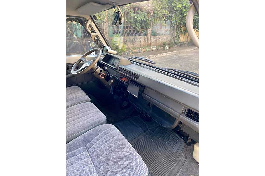 Mitsubishi L300 Versa Van Cockpit