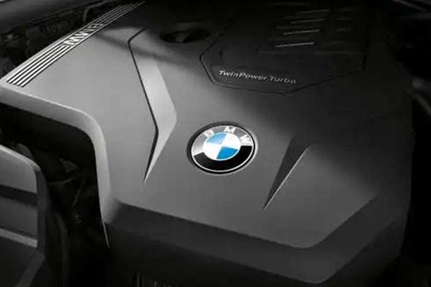 BMW 430i Coupe M Sport engine