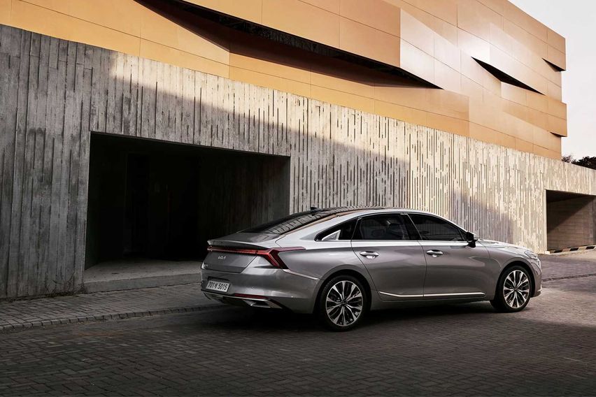 Kia K8 sedan exterior