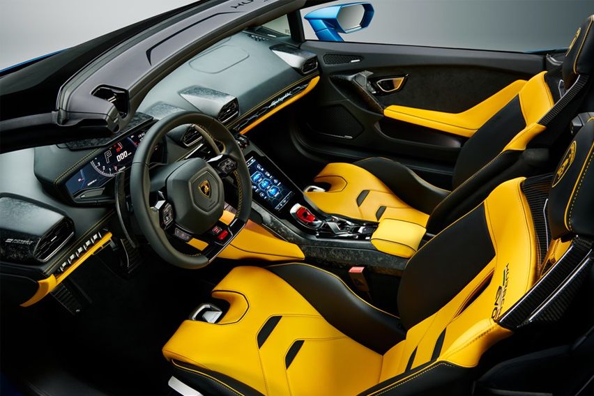 Lamborghini Huracan STO interior