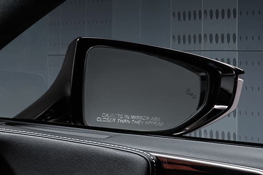 Lexus LS New digital rear-view mirror 