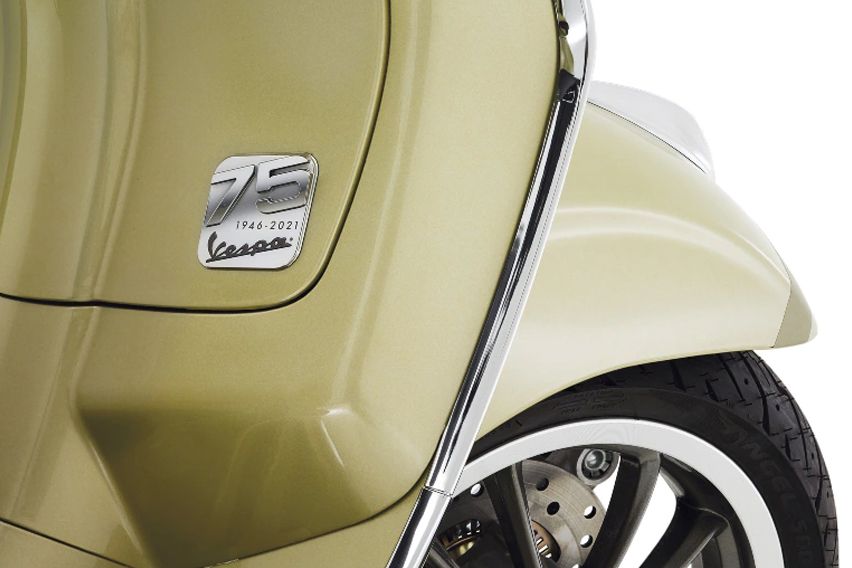 Vespa 75th BADGE