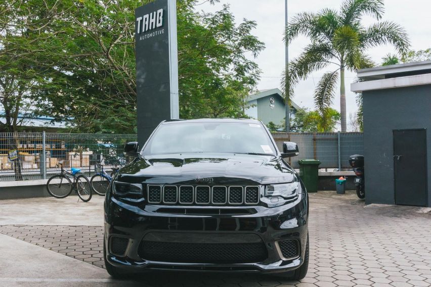 Jeep Grand Cherokee Trackhawk front