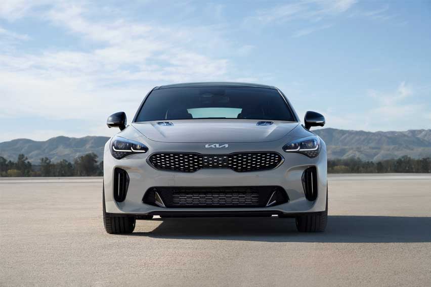2022 Kia Stinger front