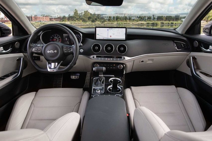 2022 Kia Stinger cabin