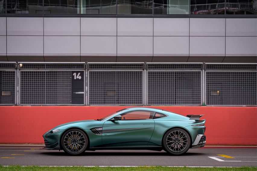 Aston Martin Vantage F1 Edition FEATURES
