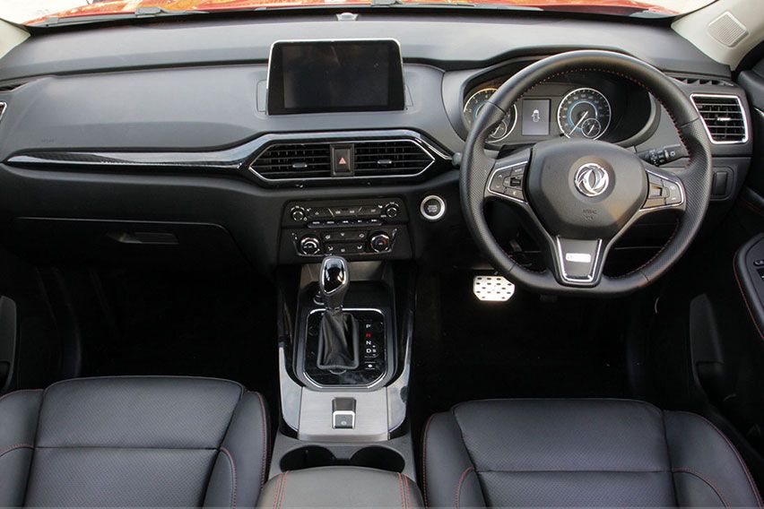 DFSK Glory 560 interior