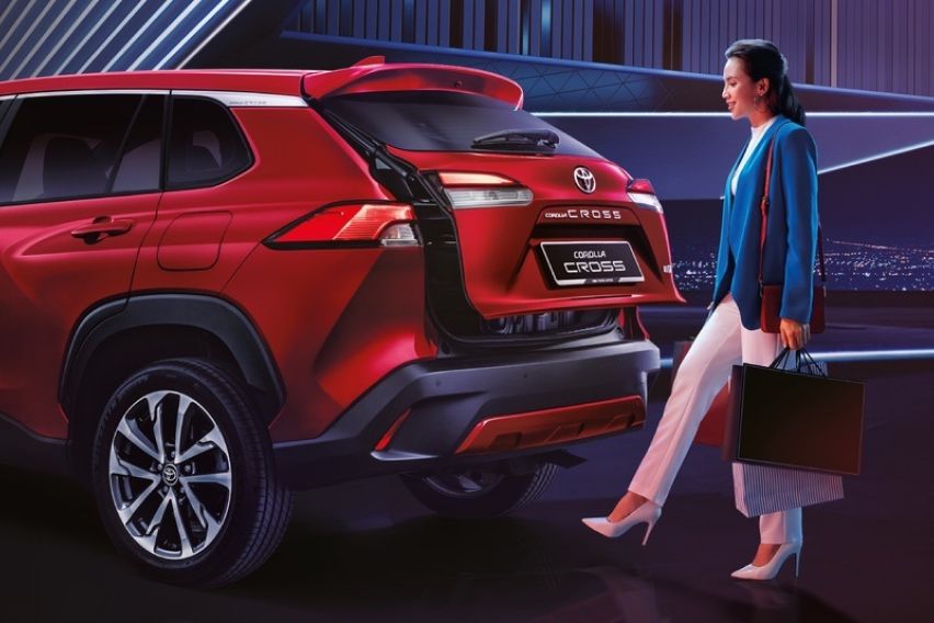 Powered tailgate with a kick sensor