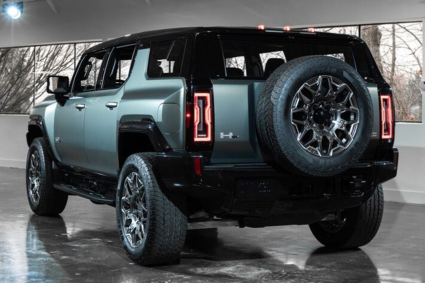 All-electric Chevrolet Silverado features