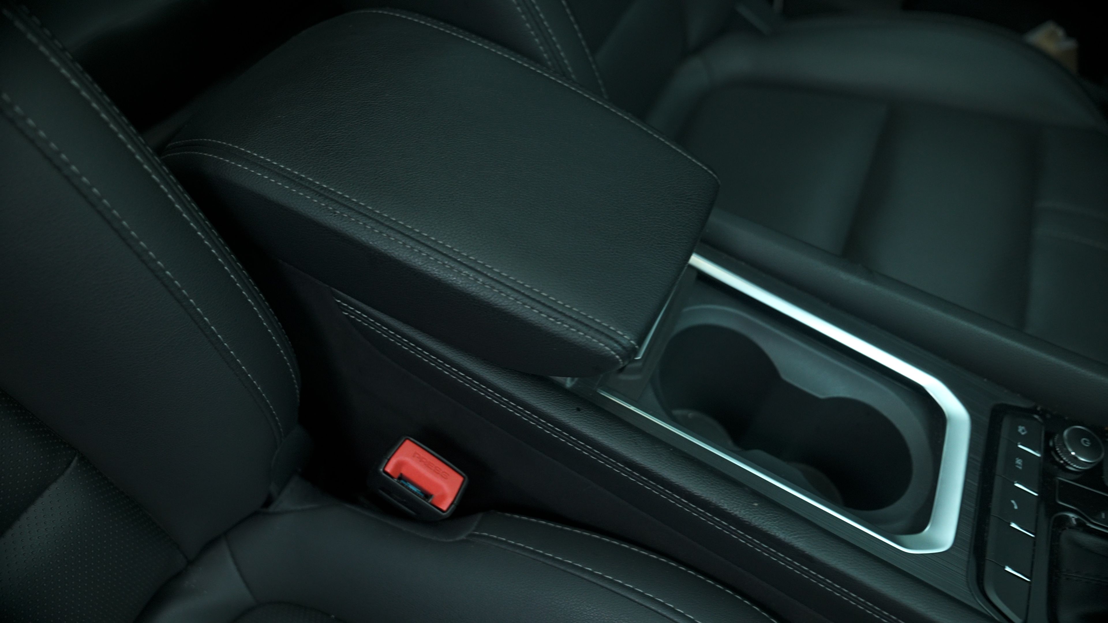 Tiggo 5X  Center arm rest