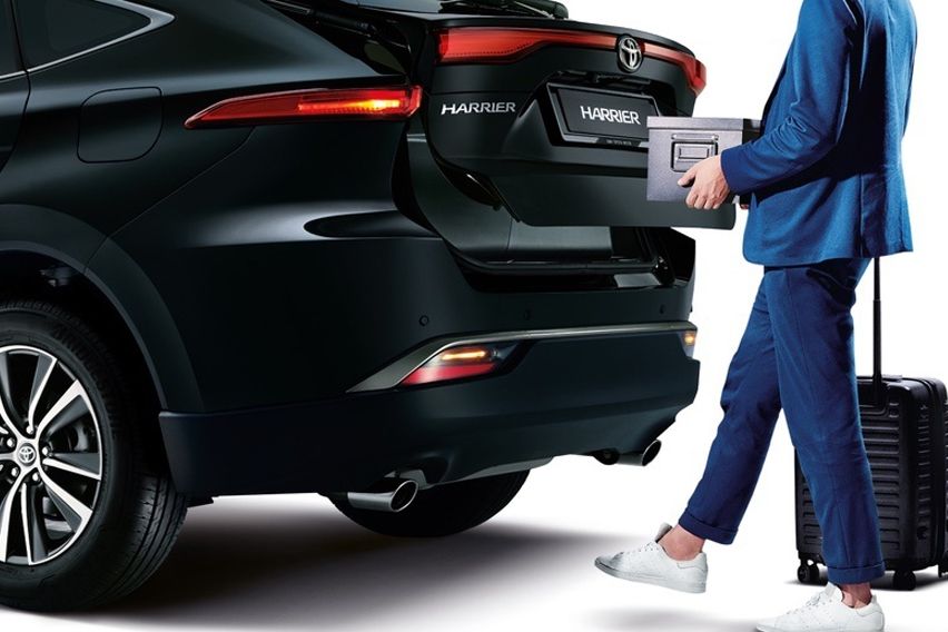 2021 Toyota Harrier rear