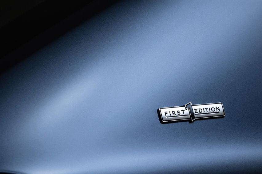 2021 Bentley Flying Spur V8 badge