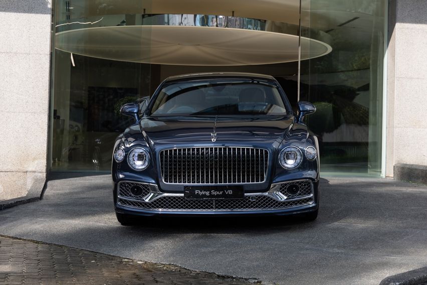 2021 Bentley Flying Spur V8 front