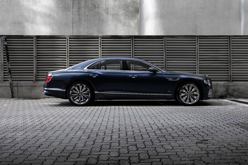 2021 Bentley Flying Spur V8 side