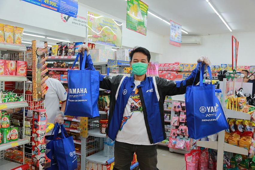 riding Yamaha Mio Gear 125