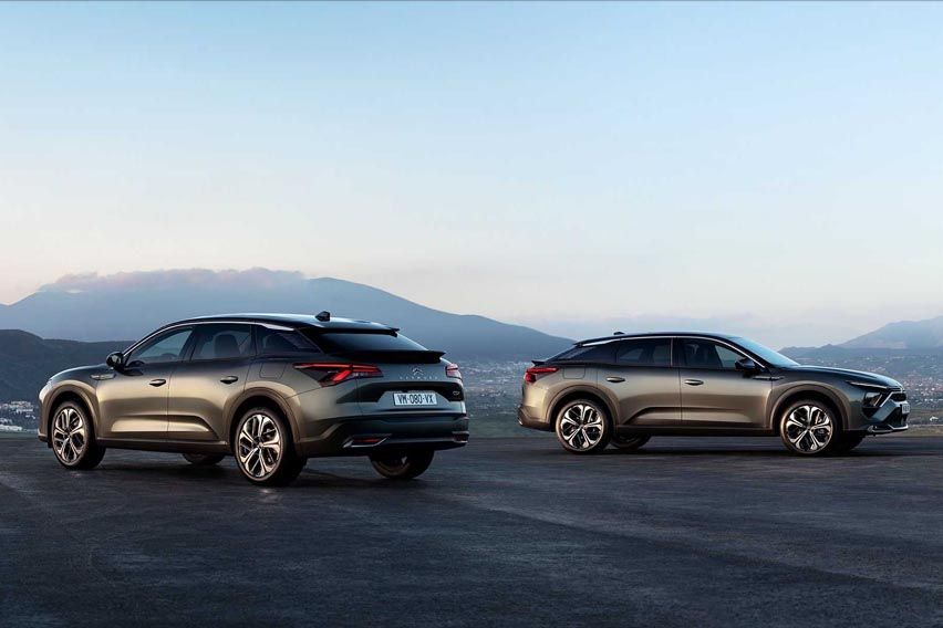 Citroen C5 X front and rear