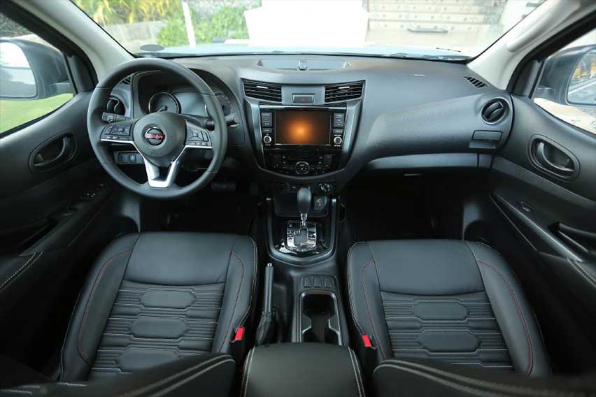Nissan Navara interior