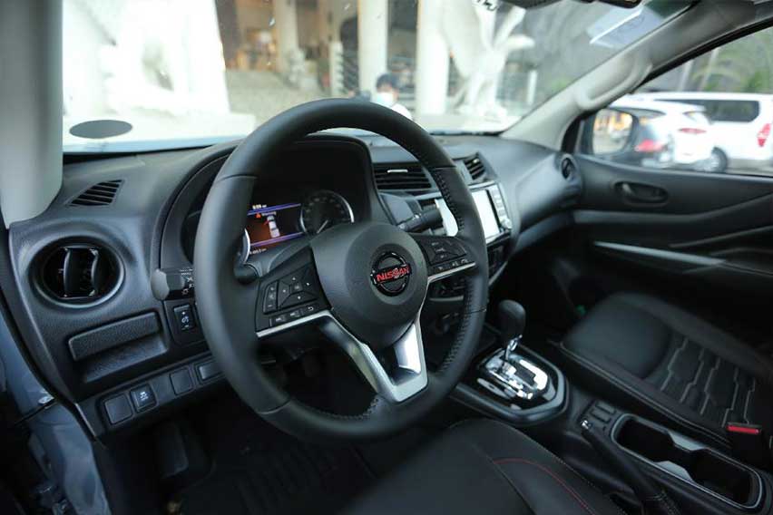 Nissan Navara steering wheel