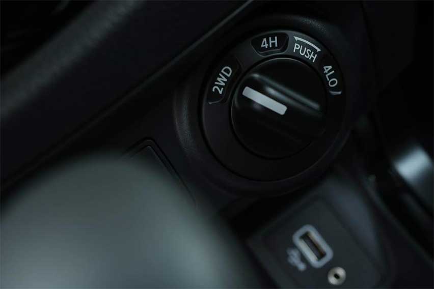 Nissan Navara controls