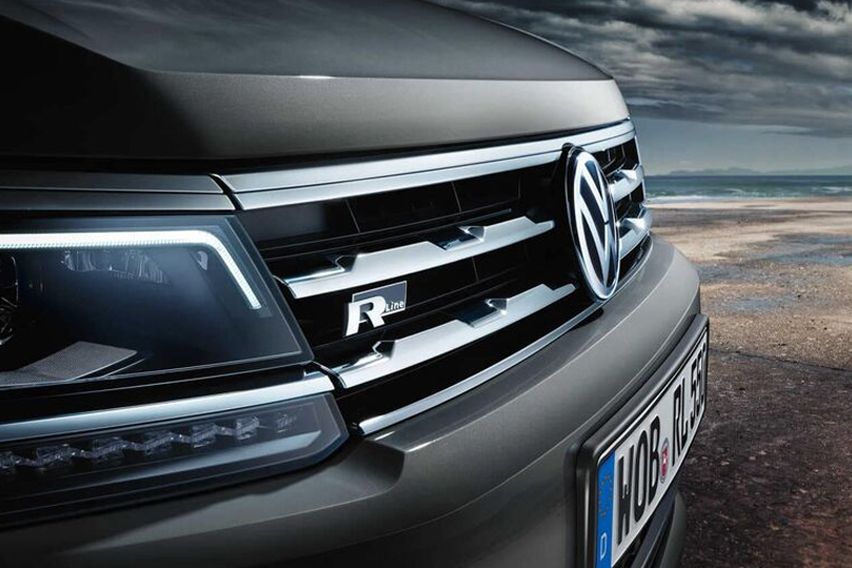 2021 VW Tiguan Allspace R-Line front