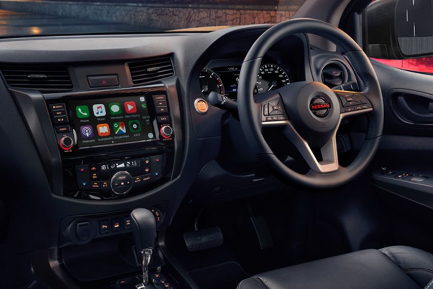 2021 Nissan Navara interior