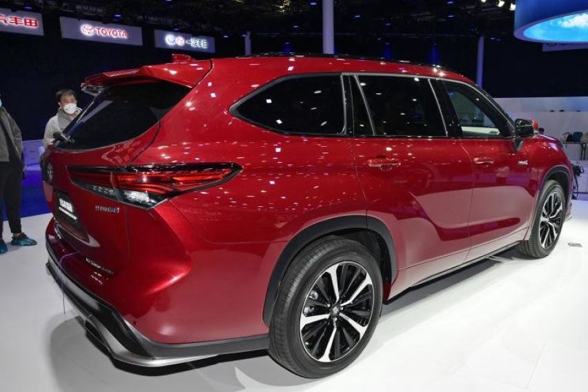 Toyota Crown Kluger rear