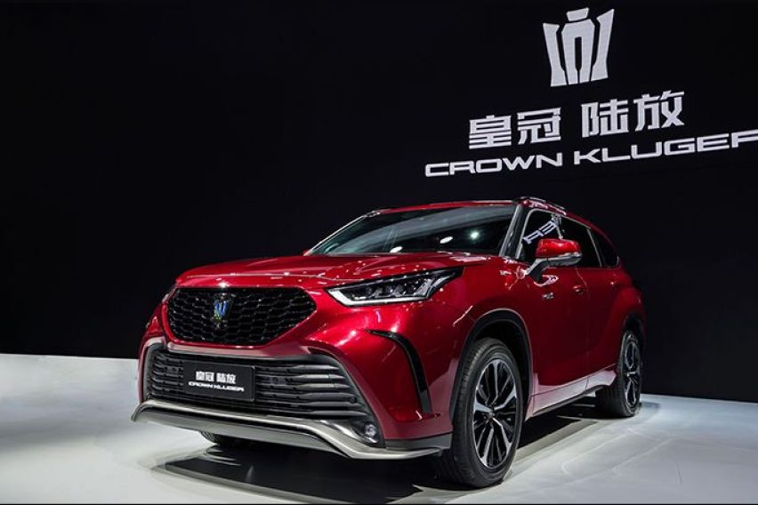 Toyota Crown Kluger debut