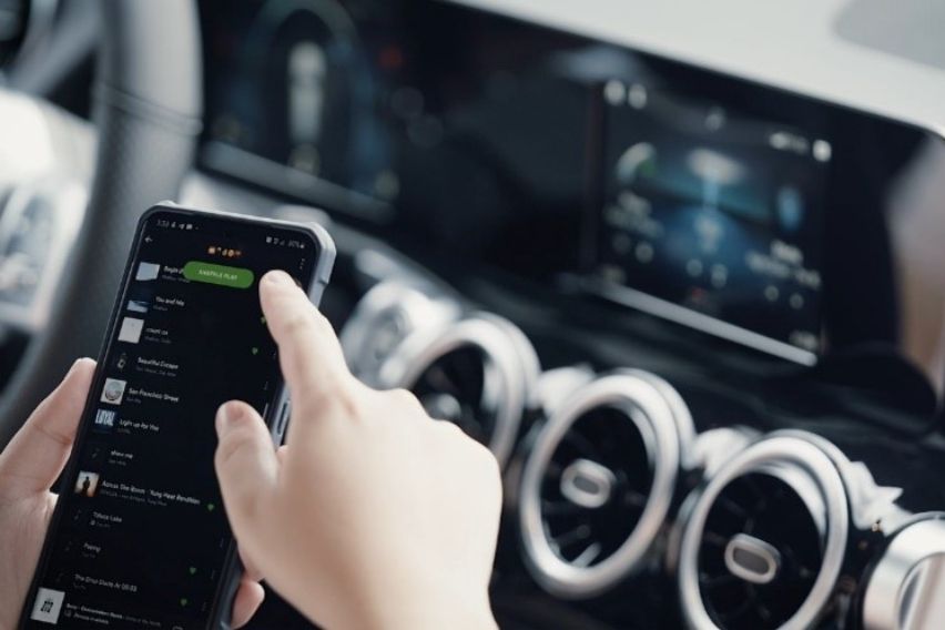 2021 Mercedes-Benz GLB smartphone integration