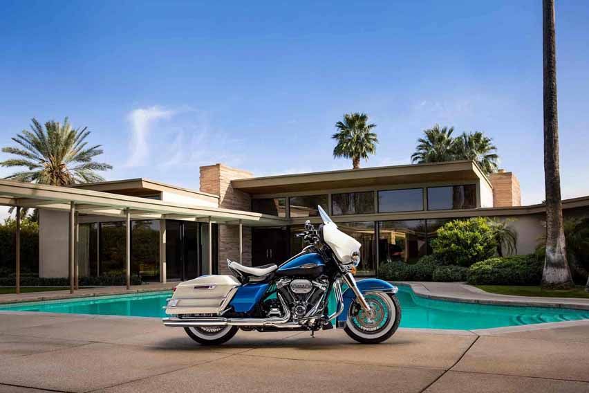 Harley-Davidson Electra Glide Revival side