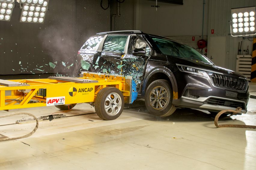 Kia Carnival safety test
