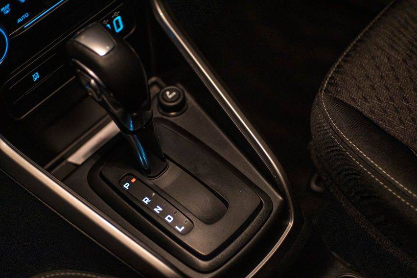 The Meanings of Automatic Gear Shift Letters & Numbers