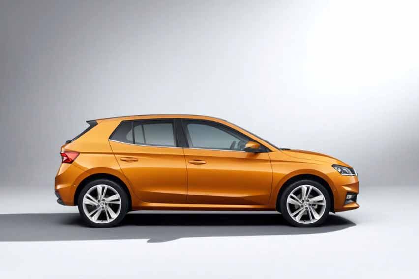2021 Skoda Fabia side