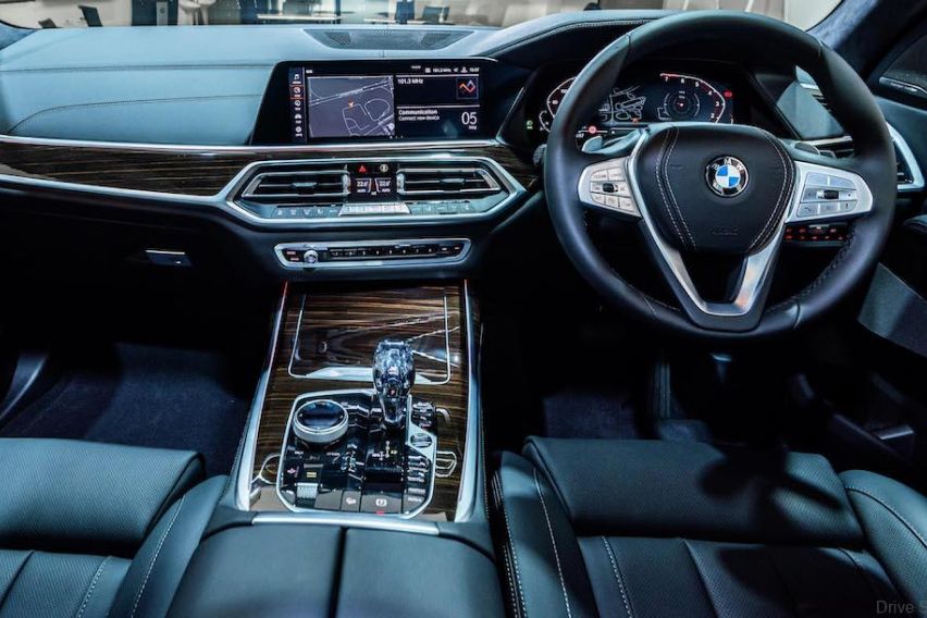 2021 BMW X7 CKD interior