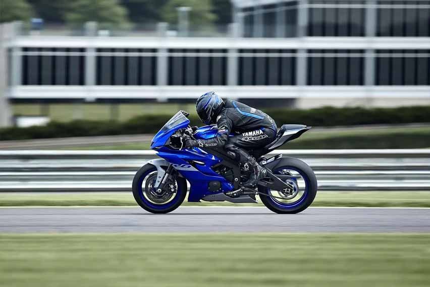 2022 Yamaha YZF-R7 features 