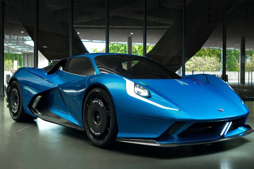 An electric supercar with over 2000 hp, the Estrema Fulminea 