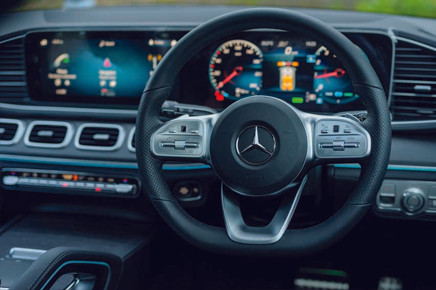 Mercedes-Benz GLE 450 4MATIC AMG Line cabin details