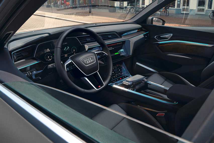 Audi e-tron  S-Line Black edition interior