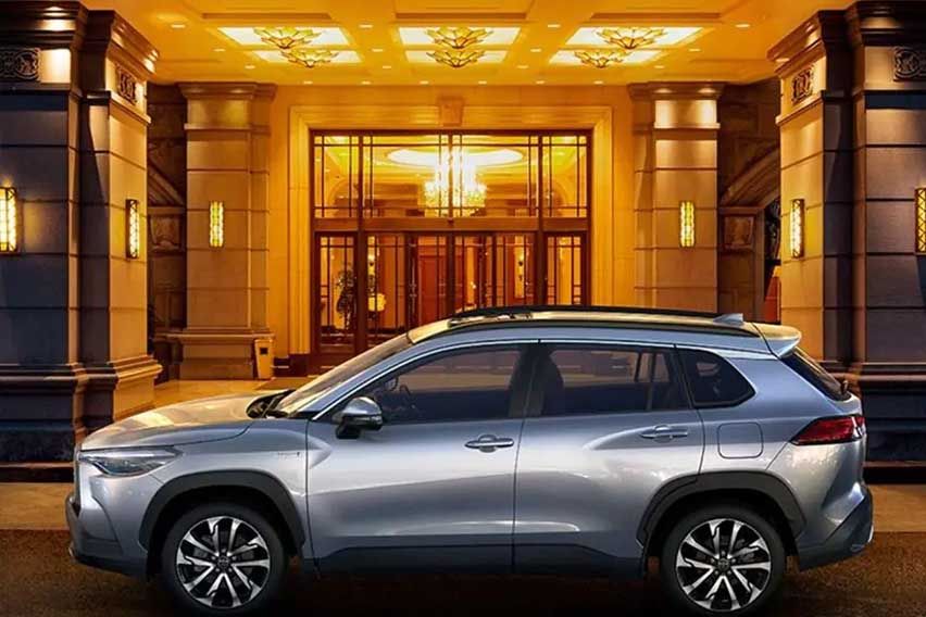 Toyota Corolla Cross side