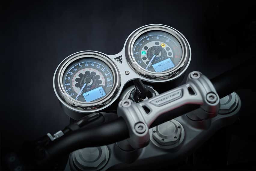 2021 Triumph Speed Twin display